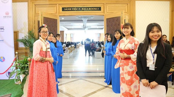 hon-1300-nguoi-tham-du-le-chia-tay-dhs-nhat-han-chi-nhanh-ico-tp-ho-chi-minh-44