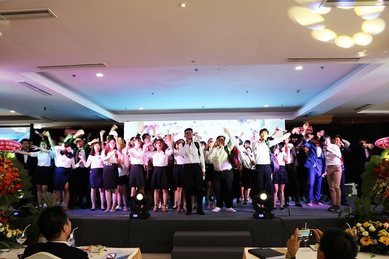 hon-1300-nguoi-tham-du-le-chia-tay-dhs-nhat-han-chi-nhanh-ico-tp-ho-chi-minh-3