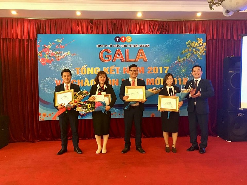 ICOGroup-to-chuc-le-tong-ket-cuoi-nam-ket-thuc-1-nam-day-an-tuong-1023