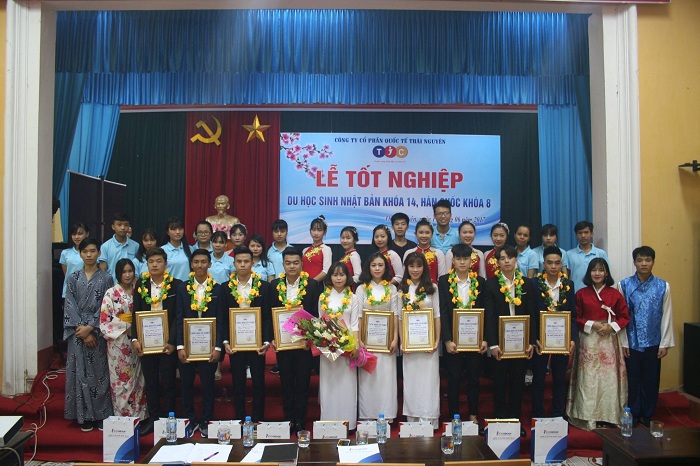 chiay-tay-du-hoc-sinh-nhap-hoc-ky-thang-6-thang-7-10