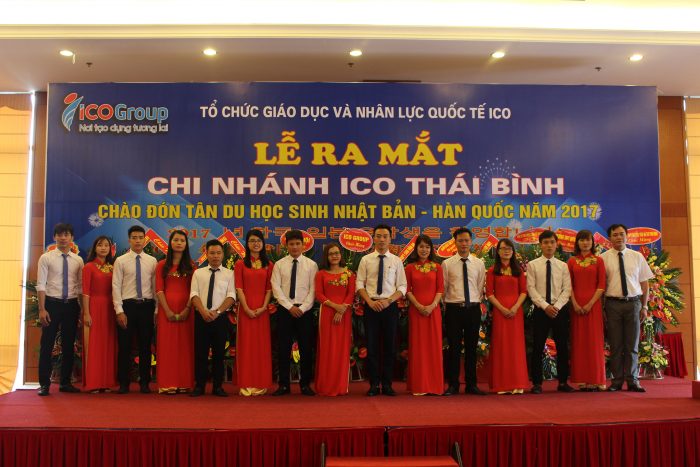 Ông Đỗ Hoành Bá (đứng thứ 9 từ trái qua phải) – Giám đốc ICO Thái Bình cùng đội ngũ nhân sự của chi nhánh