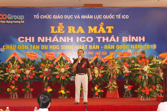 Thầy Phạm Xuân Lan - Hiệu trưởng THPT Nguyễn Trãi,Thái Bình chia sẻ tại buổi lễ