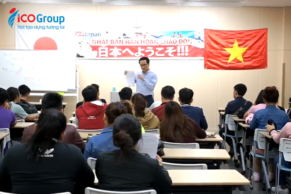 Cán bộ ICO Japan sẵn sàng hỗ trợ các em học sinh ở nước sở tại.