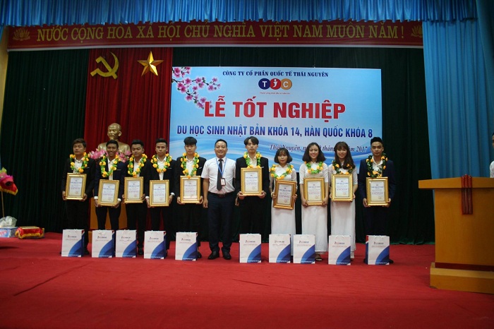 chiay-tay-du-hoc-sinh-nhap-hoc-ky-thang-6-thang-7-5