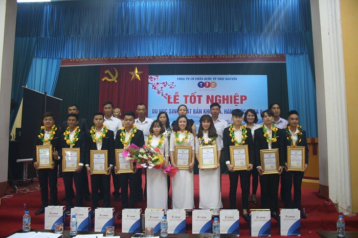 chiay-tay-du-hoc-sinh-nhap-hoc-ky-thang-6-thang-7-8