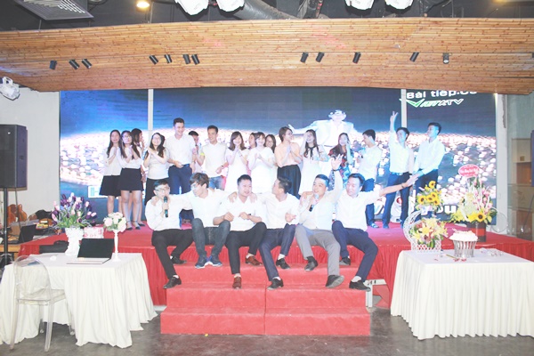 Cùng với sự phát triển về nhân lực là số lượng du học sinh xuất cảnh mỗi năm thêm ấn tượng.