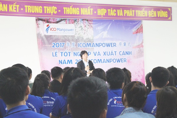 Thầy Mukai chia sẻ các vấn đề về xuất cảnh lao động trong buổi lễ sáng 13/3.