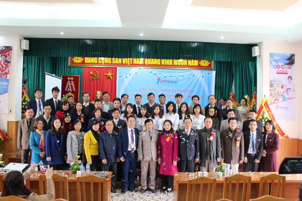 Các đại biểu, các vị khách mời chụp ảnh lưu niệm sau buổi lễ