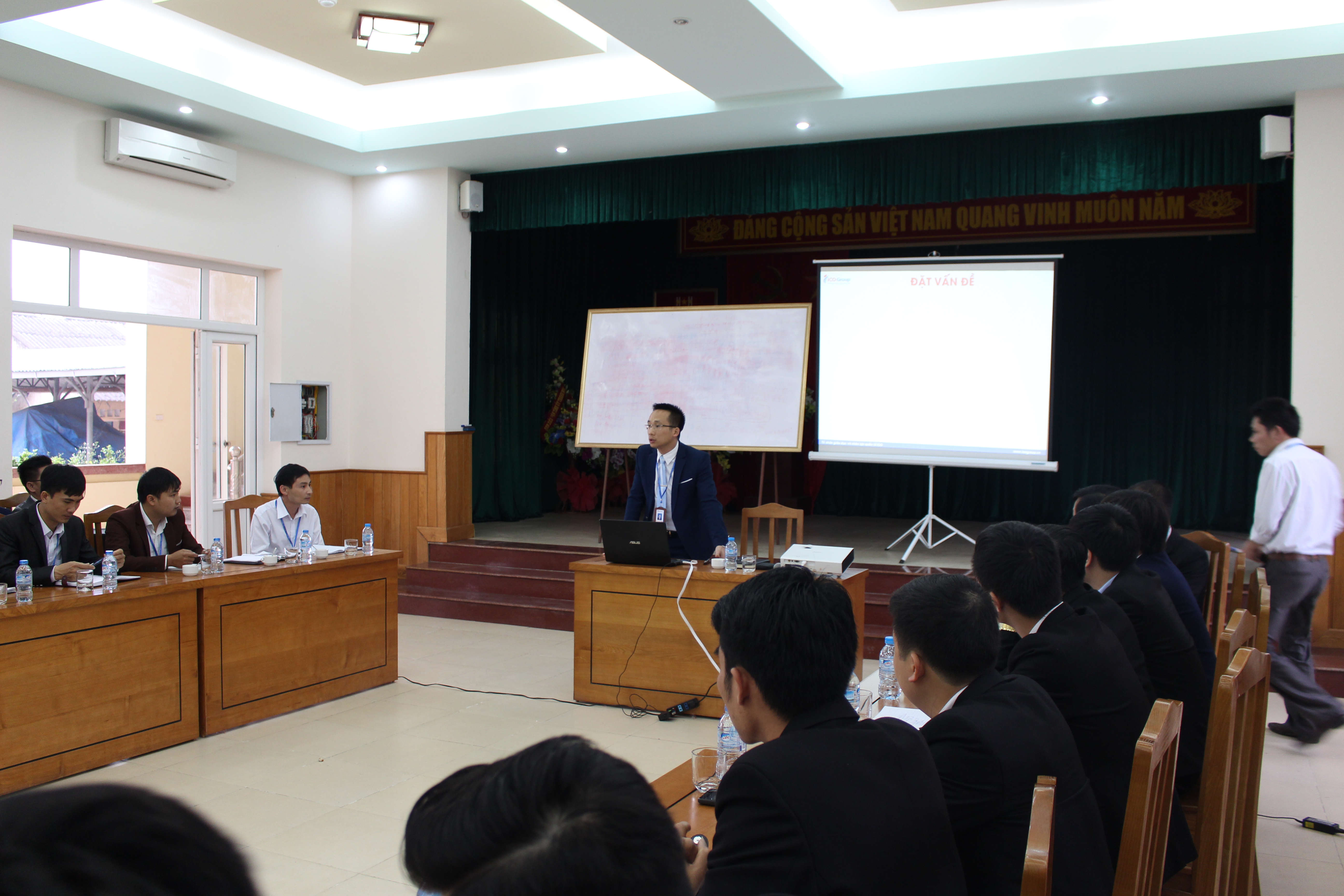 Phó tổng giám đốc Nguyễn Xuân trường trong ngày làm việc thứ 2 tại Thanh Hóa.