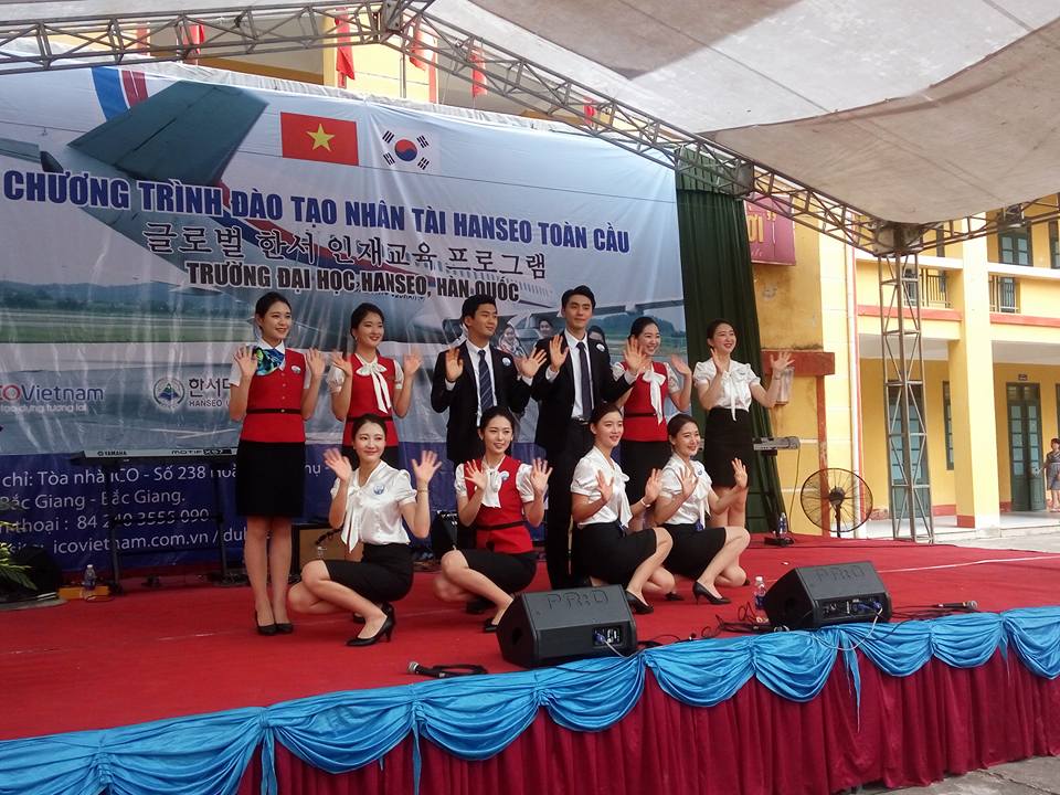 Sự kiện diễn ra đầu tiên tại Trường THPT Đa Phúc – Sóc Sơn – Hà Nội.